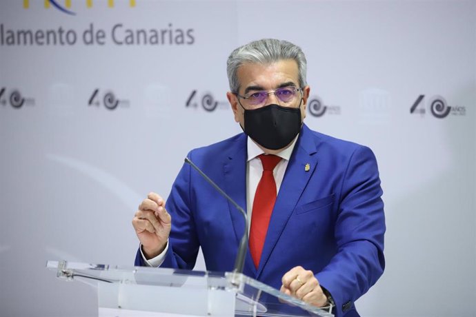 El vicepresidente del Gobierno de Canarias, Román Rodríguez, en rueda de prensa