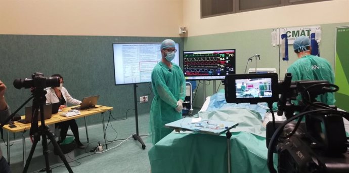 Grabación de una simulación robótica durante los cursos de formación en donación y trasplantes.