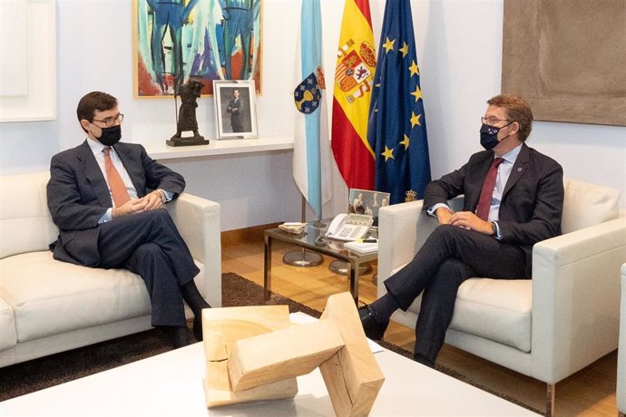 Feijóo se reúne con el secretario de Estado para la Unión Europea.