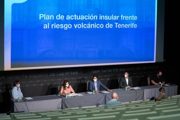 Acto de presentación del plan de actuación ante riesgo volcánico elaborado por el Cabildo y la ULL