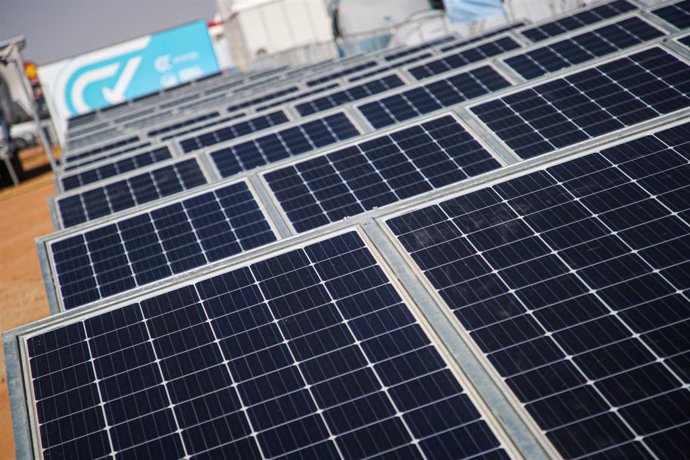 Archivo - Paneles solares