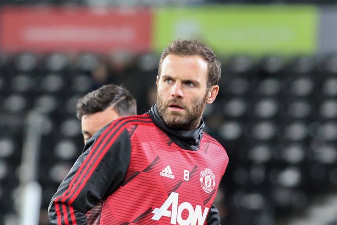 Archivo - Manchester United midfielder Juan Mata in the warm up during the The FA Cup match between Derby County and Manchester United at the Pride Park, Derby, England on 5 March 2020. Photo Jez Tighe/ ProSportsImages / DPPI