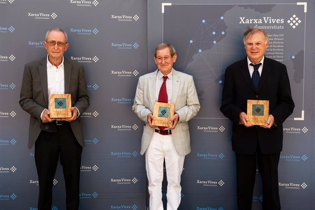 Ramon Lapiedra, Joan Prat i Carles Sol rebren la Medalla d'Honor 2021 de la Xarxa Vives  D'universitats