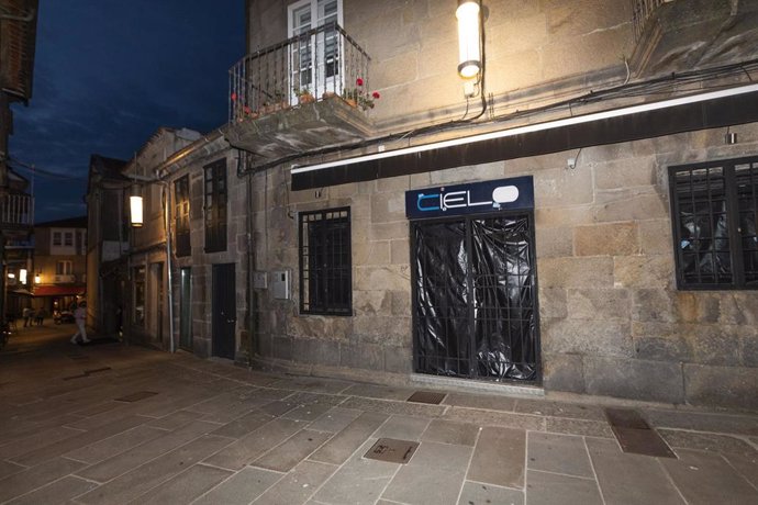 Vista de la Calle Charino vacía, emblemática calle de pubs de Pontevedra, en la que es la primera noche de la reapertura del ocio nocturno con condiciones en Galicia, a 1 de julio de 2021, en Pontevedra, Galicia (España)