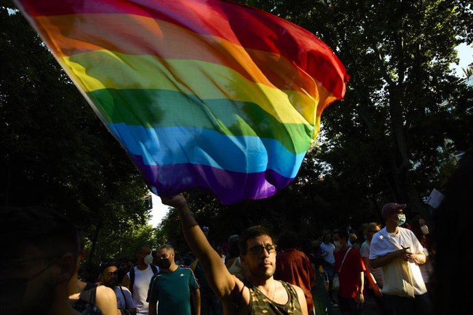 Varias personas durante una manifestación centrada en el colectivo trans.