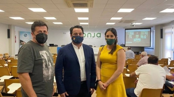 VOX continúa su campaña de defensa del sector primario en Huesca.