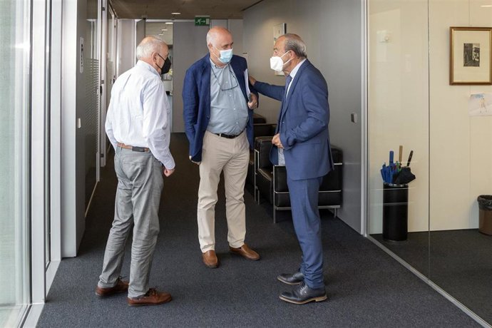 El Consejero De Industria, Turismo, Innovación, Transporte Y Comercio, Javier López Marcano, Recibe Al Alcalde De Riotuerto, Alfredo Madrazo