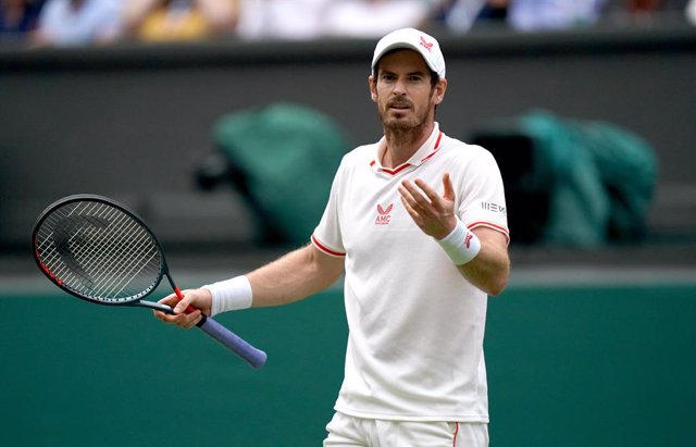 02 July 2021, United Kingdom, London: British tennis player Andy Murray in action aganist Canada's Denis Shapovalov during their men's singles third round match on day five of the 2021 Wimbledon Tennis Championships at The All England Lawn Tennis and Cr