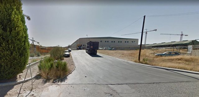 Nave de neumáticos incendiada en Chiloeches (Guadalajara).