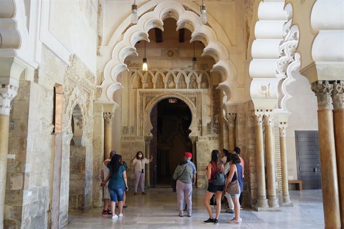 El palacio de la Aljafería recupera el servicio de visitas  guiadas.