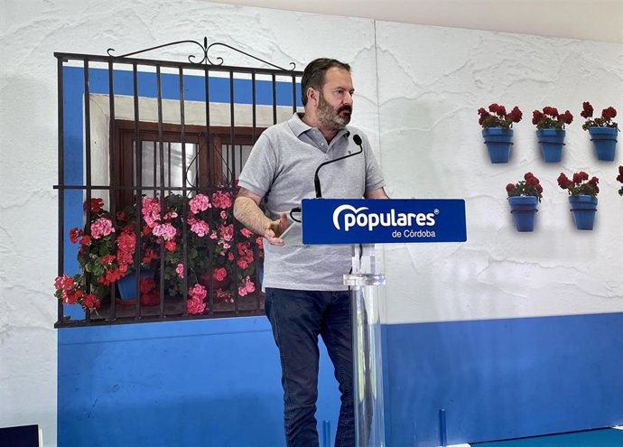 El presidente del PP de Córdoba, Adolfo Molina, este sábado en su intervención en la Intermunicipal de este partido.