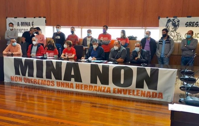 Rueda de prensa de colectivos ecologistas y marisqueros contra la reapertura de la Mina de Touro