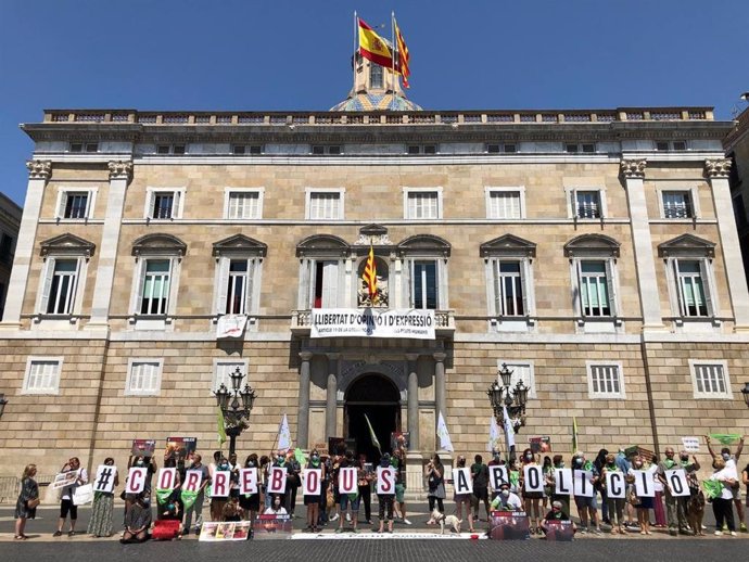 Concentració de Pacma a la plaa Sant Jaume de Barcelona