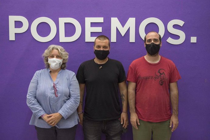 (I-D) La Responsable De Bienestar Animal De Podemos Baleares, Marga Plomer; El Director General De Derechos De Los Animales Del Gobierno, Sergio García Torres, Y El Secretario De Organización De Podemos Baleares, Alejandro López.