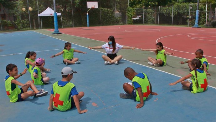 Archivo - Participantes en las Colonias Urbanas de  Cruz Roja Zaragoza.