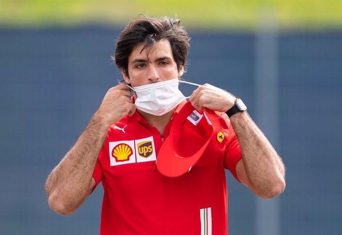 01 July 2021, Austria, Spielberg: Spanish F1 driver Carlos Sainz Jr of Scuderia Ferrari Team arrives for the first practice session ahead of the 2021 Austrian Grand Prix at the Red Bull Ring. Photo: Georg Hochmuth/APA/dpa