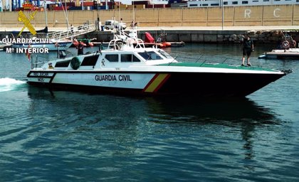 yeso tomar Clasificar La Guardia Civil investiga el hallazgo de un cadáver a diez millas del  puerto de València