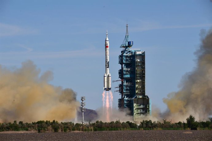 17 June 2021, China, Jiuquan: The Shenzhou 12 manned spacecraft lifts off from the Jiuquan Satellite Launch Center. Photo: -/TPG via ZUMA Press/dpa