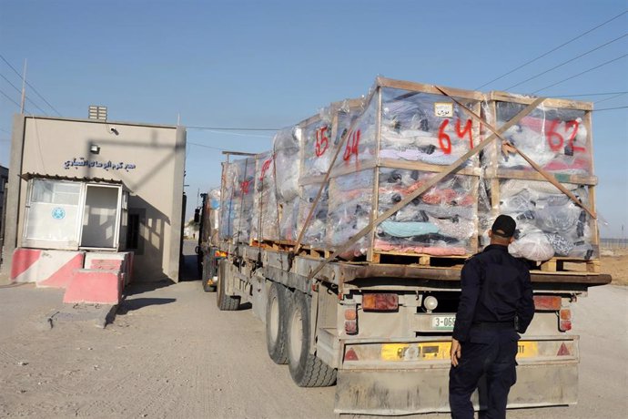 Camiones de ayuda entran en Gaza