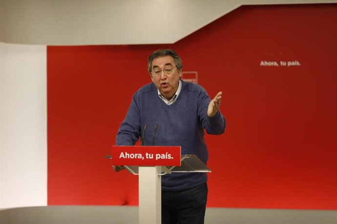 Archivo - Rueda de prensa de Toni Ferrer en la sede del PSOE