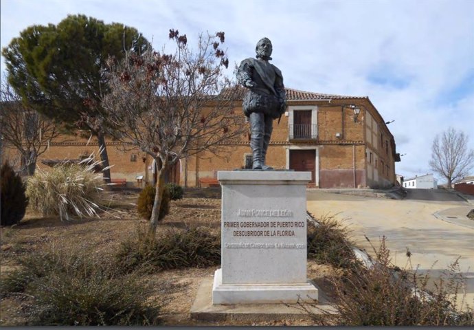 Archivo - Escultura dedicada a Juan Ponce de León en su localidad natal.