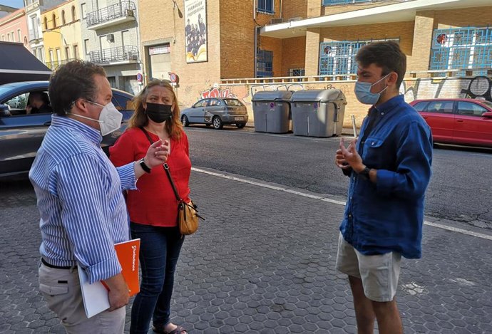 El concejal de Cs, Lorenzo López Aparicio, en su visita al Distrito San Pablo-San Justa.