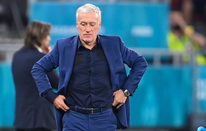 FILED - 23 June 2021, Hungary, Budapest: France coach Didier Deschamps stands on the sidelines during the UEFA EURO 2020 Group F soccer match between Portugal and France at the Puskas Arena. French football supremo Noel Le Graet won't rush to a decision