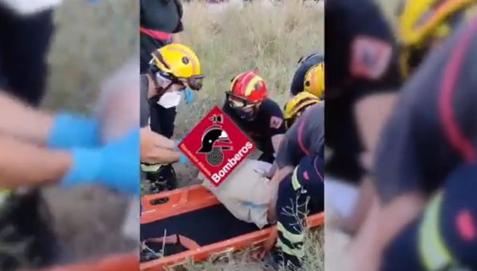 Bomberos rescatan a un anciano en El Vergel (Alicante)
