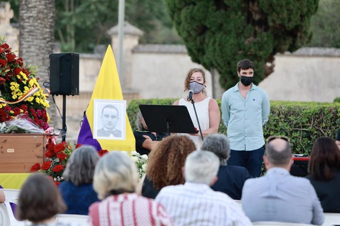 La presidenta del Govern, Francina Armengol, participa en el acto homenaje al último alcalde republicano de Algaida.