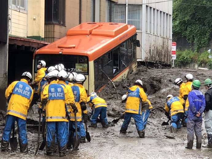 Labores de rescate tras el deslave en Shizuoka, cerca de Tokio, Japón