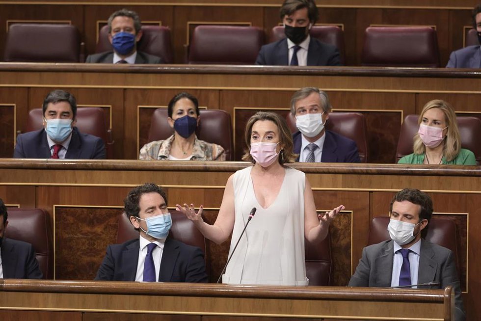 La portavoz del PP en el Congreso de los Diputados, Cuca Gamarra, interviene en una sesión de control al Gobierno en el Congreso de los Diputados, a 23 de junio de 2021, en Madrid, (España).