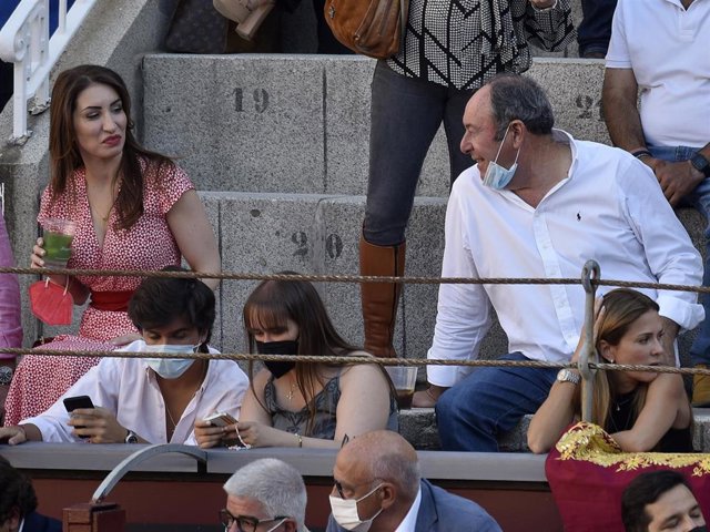 Luis Miguel Rodríguez, muy cómplice con una mujer en los toros