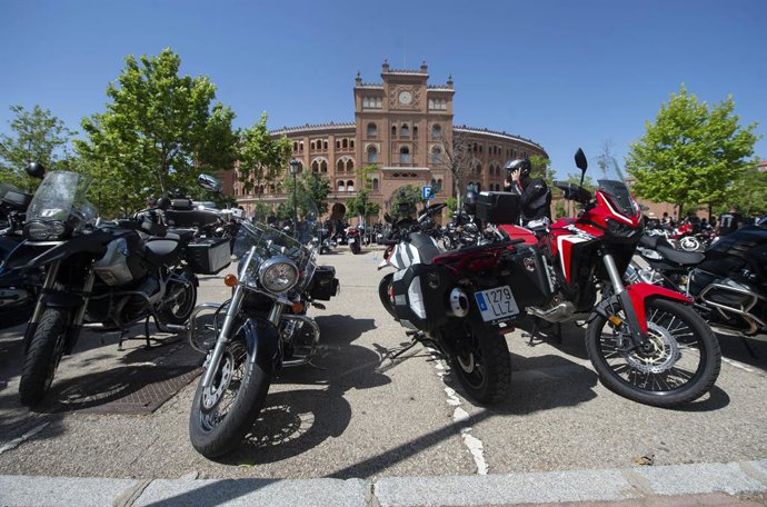 Motos aparcadas en Madrid.