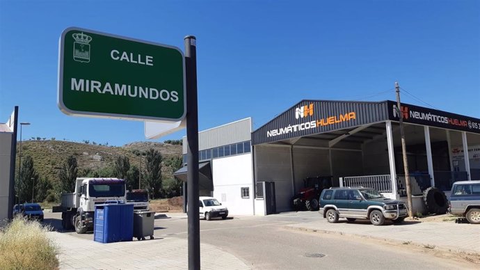 Los viales del Polígono Industrial de Huelma  ya están rotulados con los nombres de enclaves del Parque Natural de Sierra Mágina