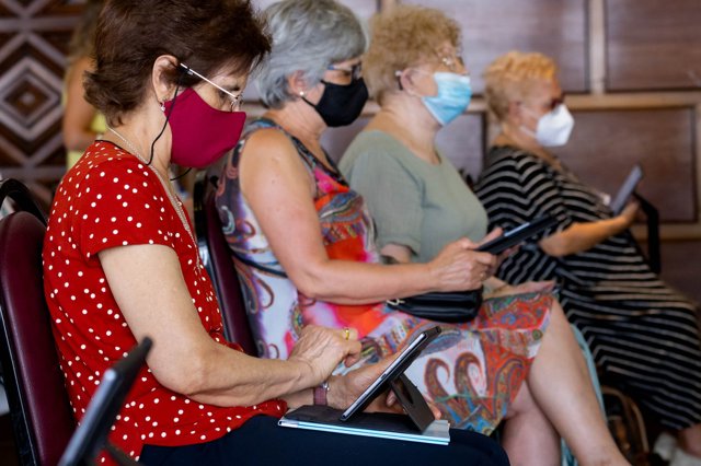 Zaragoza inicia un proyecto para mejorar las capacidades cognitivas de los mayores a través de las TIC