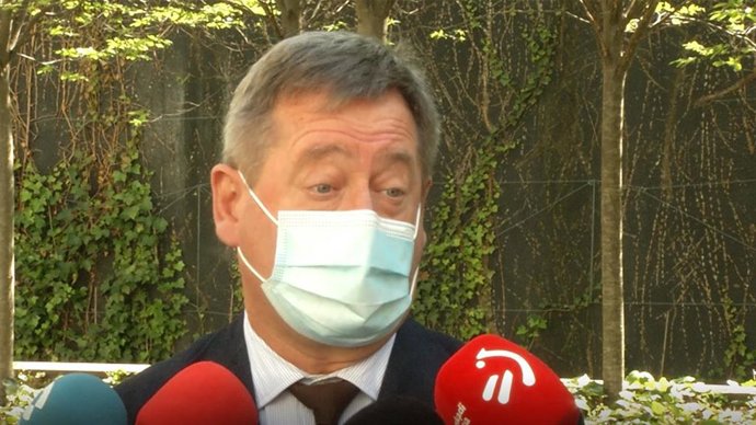 Archivo - El portavoz del Gobierno Vasco, Bingen Zupiria, hace declaraciones a los periodistas