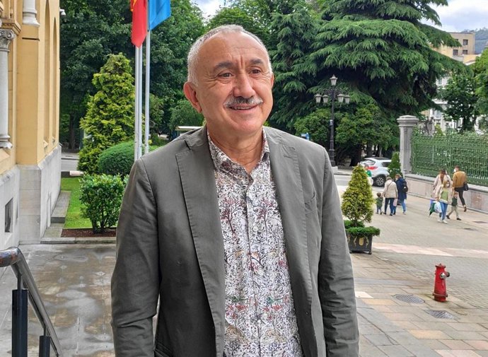 El secretario general de UGT, Pepe Álvarez, antes de visitar al presidente de Asturias, Adrián Barbón.