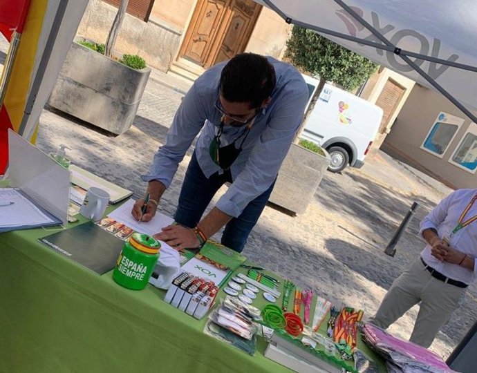Antelo, en la recogida de firmas