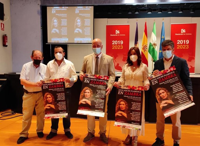 El presidente de la Diputación de Córdoba, Antonio Ruiz (centro), en la presentación de la Noche Flamenca de Zambra.