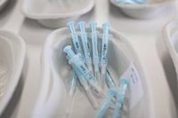 Los mayores de 35 años pueden pedir cita por teléfono para vacunarse en sus centros de salud