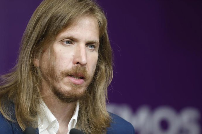 El secretario general de Podemos Castilla y León, Pablo Fernández, interviene en una rueda de prensa tras conocer que el Supremo ratifica la condena de la exportavoz de Podemos en la Asamblea de Madrid Isa Serra a 19 meses de cárcel, a 5 de julio de 202