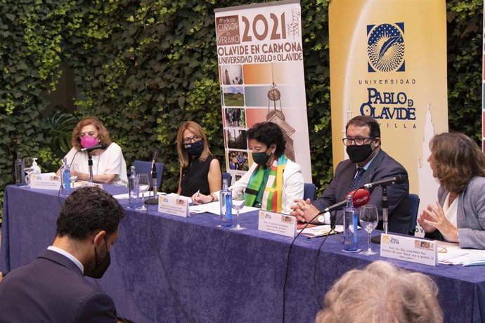 Inauguración del seminario 'Educar para la igualdad. El único camino', dentro de la programación de los cursos de verano de la Universidad Pablo de Olavide (UPO) en Carmona (Sevilla)