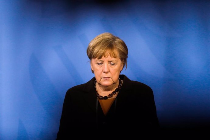Archivo - 30 March 2021, Berlin: German Chancellor Angela Merkel reacts during a press conference following an online meeting with state premiers to discuss how to proceed with the Astrazeneca vaccine at the Chancellery. Photo: Markus Schreiber/AP POOL/