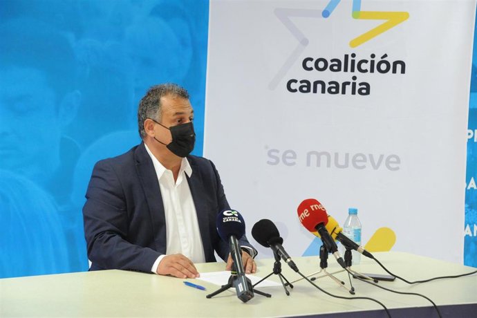 El exalcalde de La Laguna y portavoz del Grupo Municipal de CC-PNC, José Alberto Díaz, anuncia su renuncia al acta de concejal