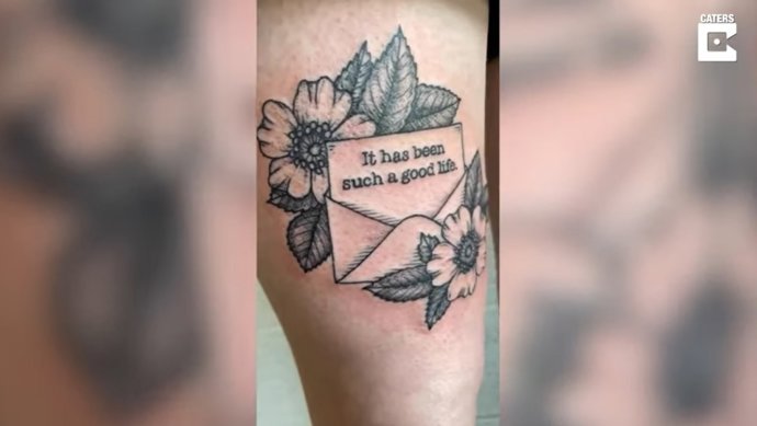 "Ha Sido Una Buena Vida": Dos Hermanas Se Tatúan La Última Nota Que Les Dejó Su Padre Antes De Morir