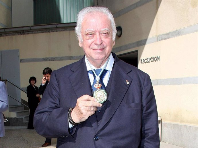 Archivo - Tico Medina, cuando recibió la Medalla de Andalucía en 2008