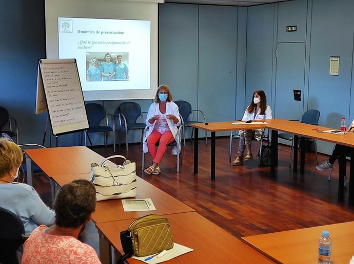 El Área Sanitaria Norte de Málaga impulsa, de nuevo, su Escuela de Salud para mujeres con cáncer de mama
