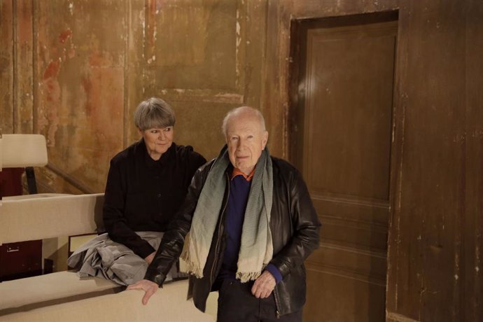 Archivo - El Director Británico Peter Brook Y Marie-Hélnne Estienne