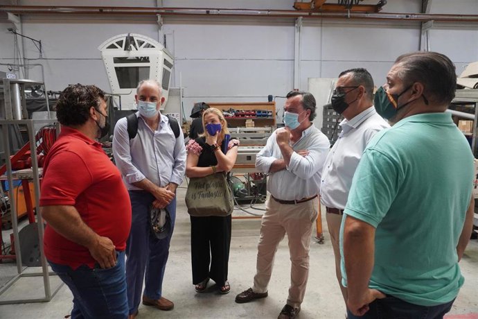 Imagen de estes lunes de la visita del diputado de Vox, Macario Valpuesta, a la empresas ICM en Los Palacios (Sevilla).