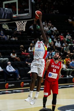 Usman Garuba con la selección española ante Irán